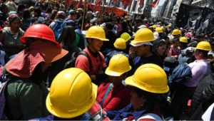 El ajuste de Milei hace caer los salarios y la actividad económica como nunca desde 2002