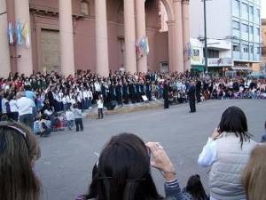 Aplausos y silbidos en la fiesta patria