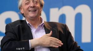 Un 7D, N&eacute;stor firm&oacute; la fusi&oacute;n de Cablevisi&oacute;n y Multicanal 