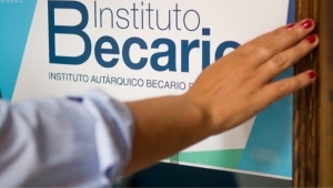 Esta semana pagan becas a estudiantes secundarios