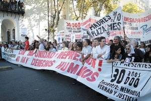 El 24 de marzo una columna cerrar&aacute; frente a Casa de Gobierno
