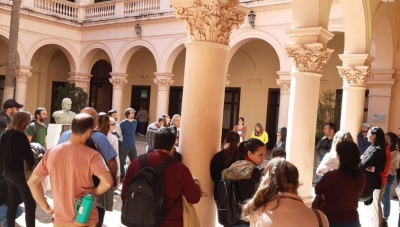 Asamblea en Casa Gris: trabajadores de Cultura provincial exigen una mejora salarial