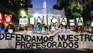 Acu&ntilde;a y la botoner&iacute;a para el ajuste