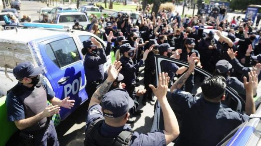La CTA Entre R&iacute;os advierte "posibles ribetes destituyentes" en el reclamo policial