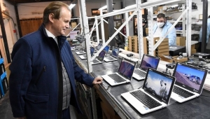 Bordet acord&oacute; con Trotta la llegada de 21.346 netbooks para estudiantes entrerrianos