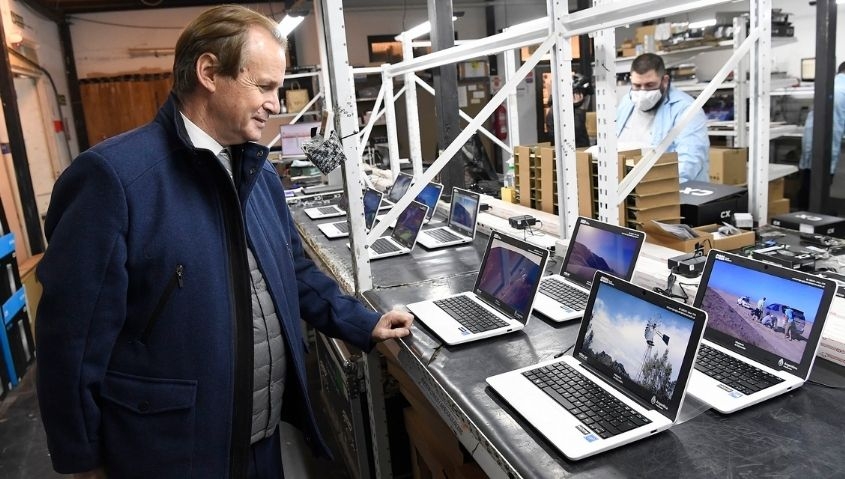 Bordet acord&oacute; con Trotta la llegada de 21.346 netbooks para estudiantes entrerrianos