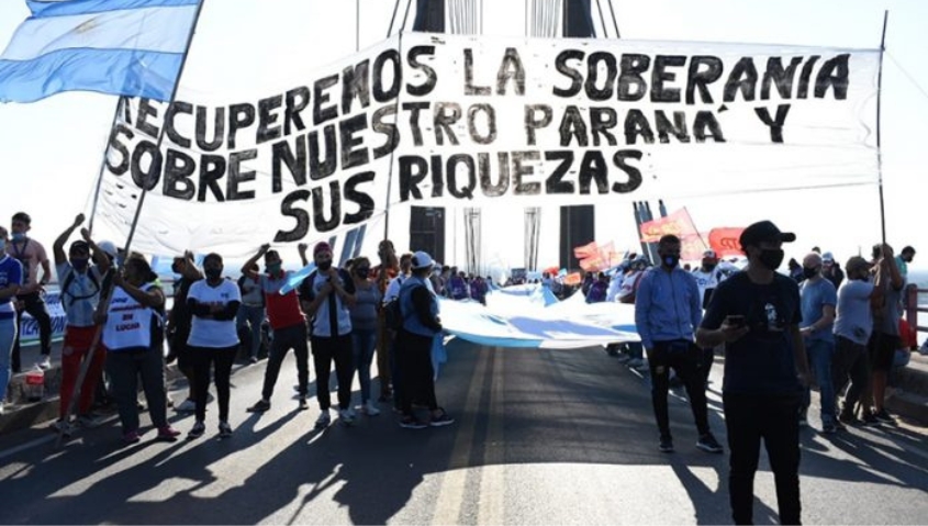 Banderazo por la Soberan&iacute;a del R&iacute;o Paran&aacute;, en todo el Litoral, tiene su expresi&oacute;n en Paran&aacute;