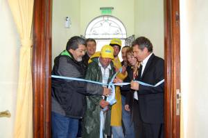 Un &ldquo;servicio&rdquo; de la dictadura sonriente junto a Urribarri y a Osuna