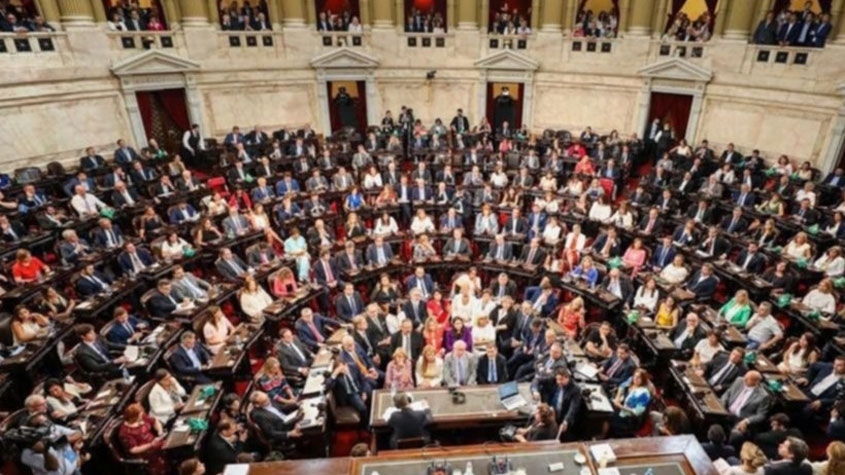 Cient&iacute;ficos, intelectuales y universitarios se manifiestan por un impuesto a las grandes fortunas