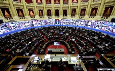 Detr&aacute;s de la teta y el cart&oacute;n
