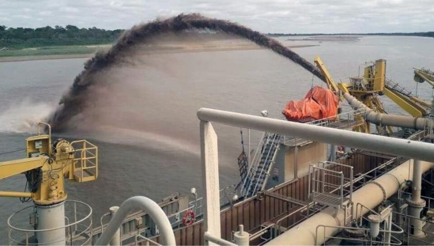Cipayos al tim&oacute;n, soberan&iacute;a a la basura