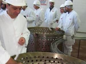 Al que no grita, lo cubre la tierra