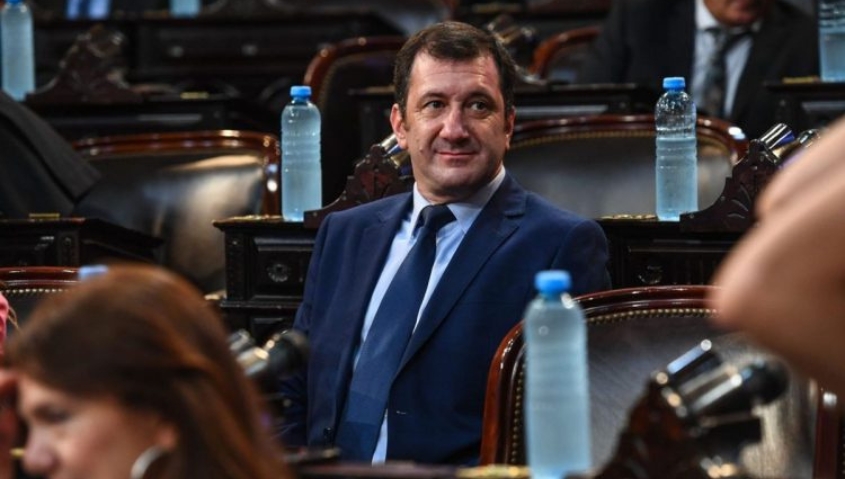 Kueider suma repudios, a nivel provincial y nacional, por su apoyo a la Ley Bases