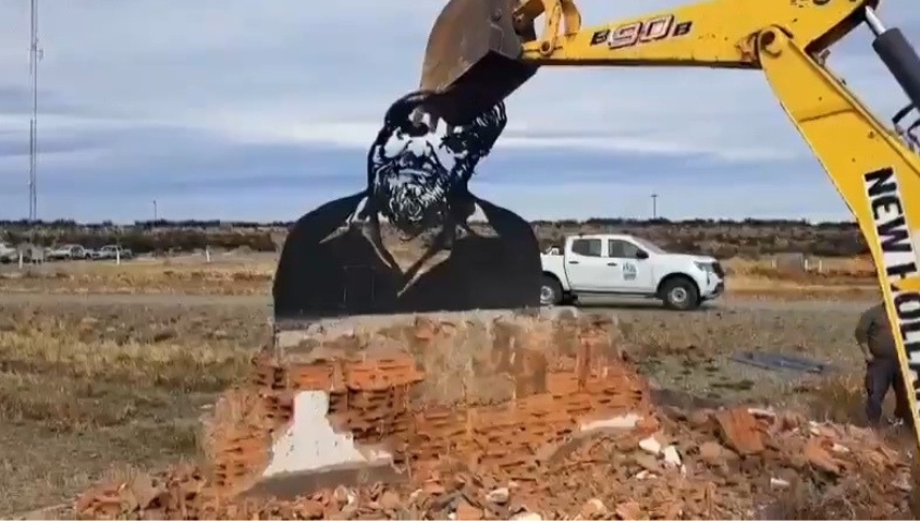 No les alcanzarán las topadoras