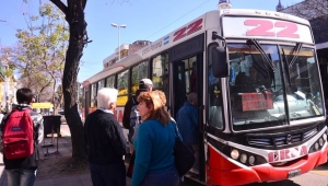Paran&aacute;: vecinalistas advierten que el municipio habilit&oacute; violar la distancia social en el transporte urbano