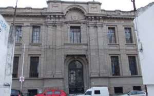 Rechazan el ingreso violento de la polic&iacute;a a una escuela de Paran&aacute;