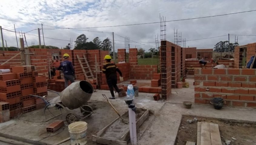 Firmaron un convenio para construir 871 viviendas con fondos nacionales en Entre R&iacute;os