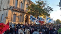 Nutrida manifestaci&oacute;n en Paran&aacute; contra la proscripci&oacute;n de Cristina y en defensa de la democracia