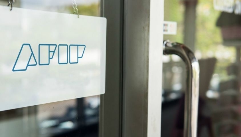 El Gobierno subi&oacute; a $175.000 el piso del Impuesto a las Ganancias