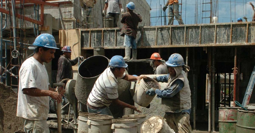 Una empresa de Paraná despidió a 22 obreros que construían viviendas en Crespo.