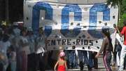 Trabajadores Desocupados golpean puertas por herramientas, el Ministro Ramos no atiende.