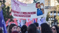 La Multisectorial de Mujeres Entrerrianas denuncia incumplimientos y riesgos para una docente y su hijo