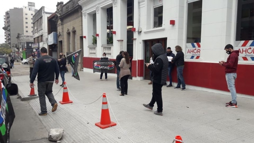 Trabajadores exigieron a Canal 9 y la productora Entre Medios el pago en tiempo y forma de sus salarios