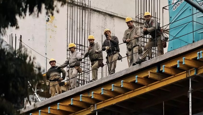 Radiograf&iacute;a de la reforma laboral de Milei: flexibilizaci&oacute;n para despedir, recorte de horas extras y vacaciones