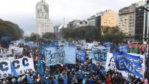 Legisladores piden por tierra, techo y trabajo, en el debate sobre los movimientos sociales