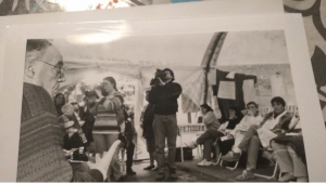 El fin de los 90: Cabezas, los globos y la Carpa Blanca