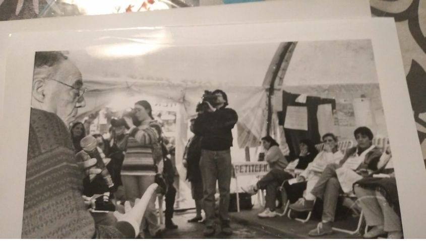 El fin de los 90: Cabezas, los globos y la Carpa Blanca