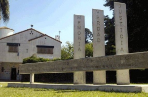 Una escuela que no olvida ni perdona