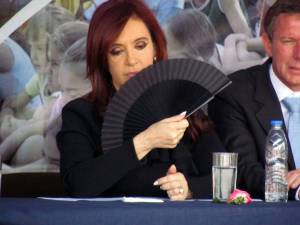 y la chimenea de BOTNIA-UPM contaminando a Gualeguaych&uacute;