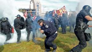 Leyes que se firman con balas de plomo