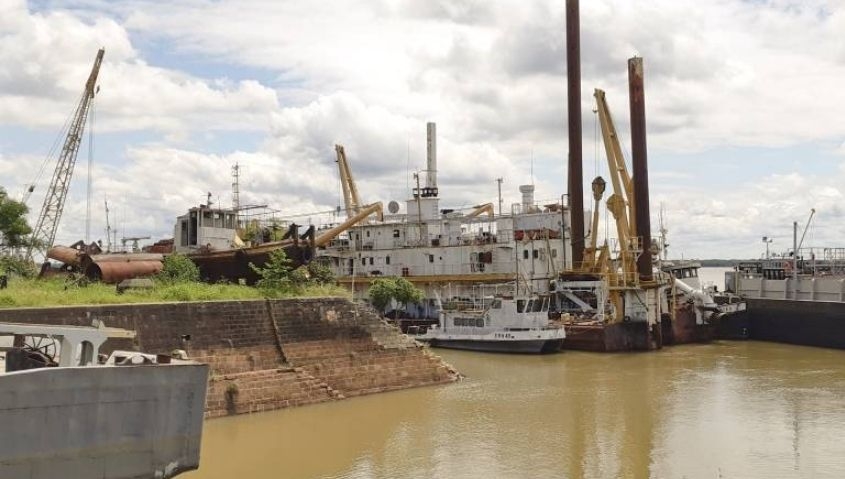 Trabajadores advierten sobre el "inminente peligro de hundimiento de la flota estatal"